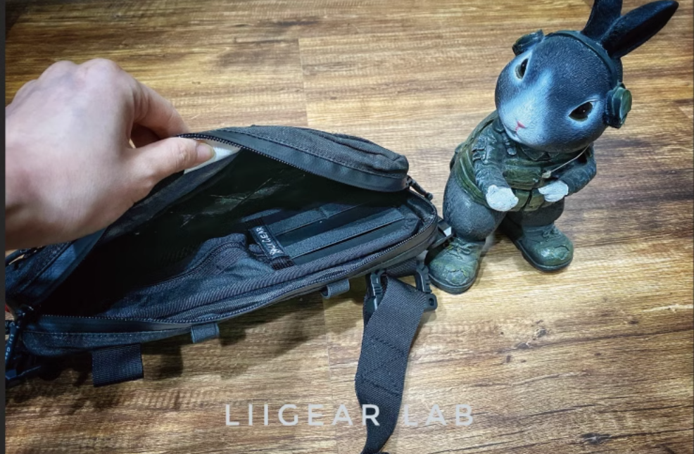 Mr. Control main bag divider